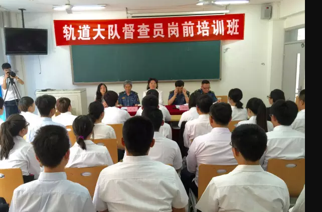 北京交通運輸職業(yè)學(xué)院42名2015屆畢業(yè)生加入軌道交通督查員隊伍，保障首都市民安全便利出行