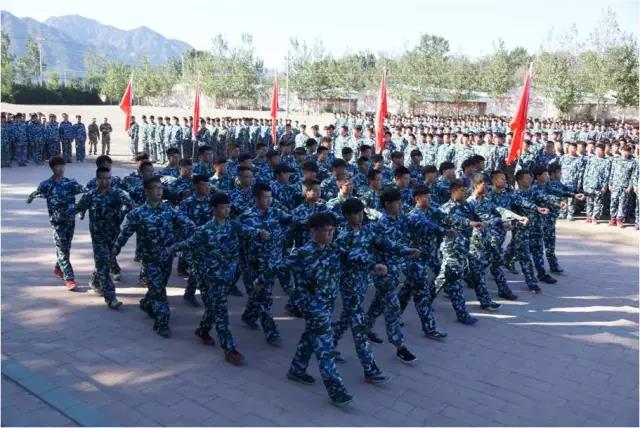 軍訓(xùn)季 | 軍訓(xùn)團舉行第一次軍訓(xùn)隊列會操比賽