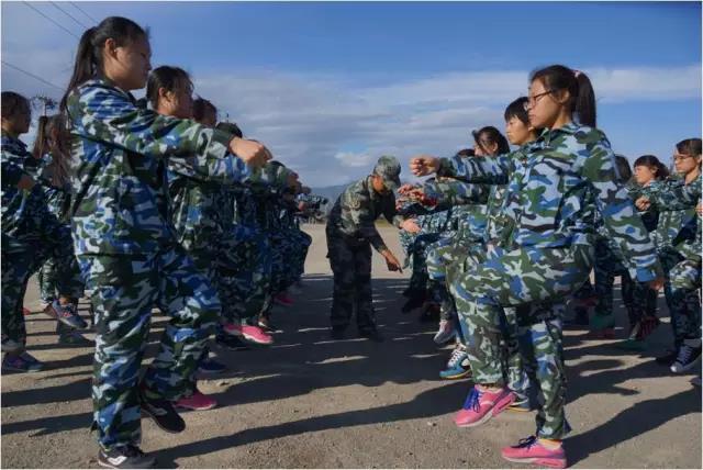 交通驕子，正式起航 | 學(xué)生們迎大風(fēng)克服困難努力訓(xùn)練 軍訓(xùn)團全體教師認真組織努力付出