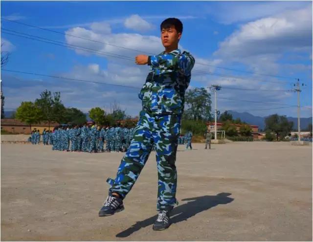 堅持！直到軍訓最后一刻：不拋棄，不放棄！