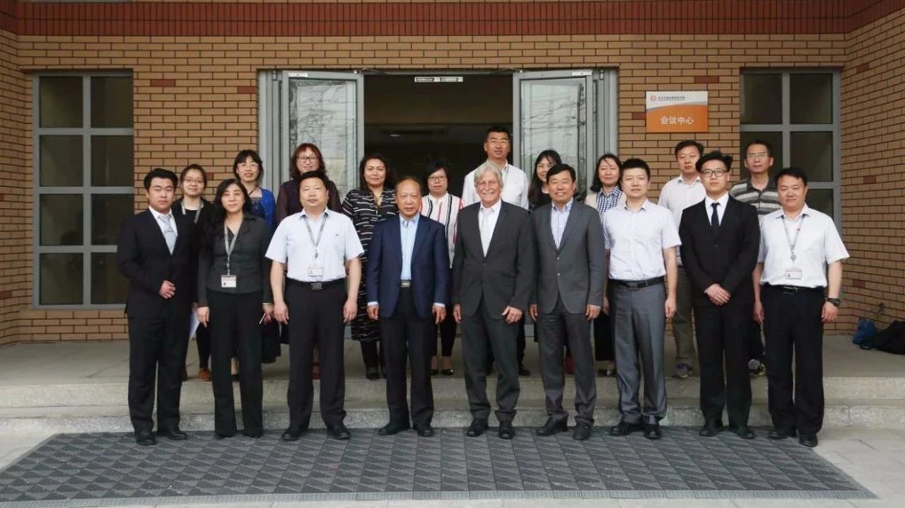 改革創(chuàng)新在路上 | 胡格教育模式改革特色辦學(xué)報告會在我院舉行