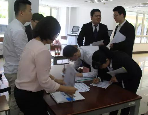 就業(yè) | 招聘現(xiàn)場，聽聽他們?cè)趺凑f...