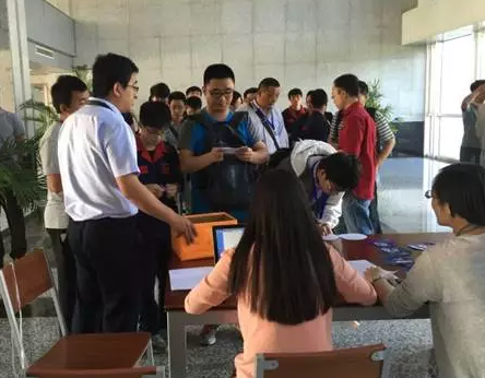 2015年北京市職業(yè)院校技能大賽（高職組）“汽車檢測與維修”賽項在北京交通運輸職業(yè)學(xué)院舉行，學(xué)院代表隊獲得參加國賽資格