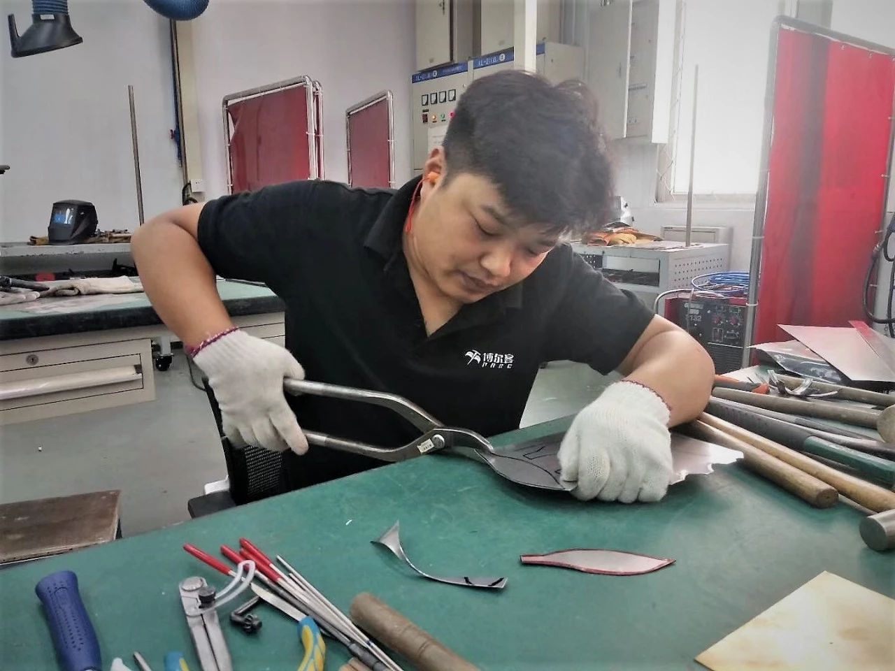 北交院精英秀 | 北京市技術(shù)能手、首都勞模、高級(jí)技師、企業(yè)標(biāo)兵！累累榮譽(yù)集于一身，他是？