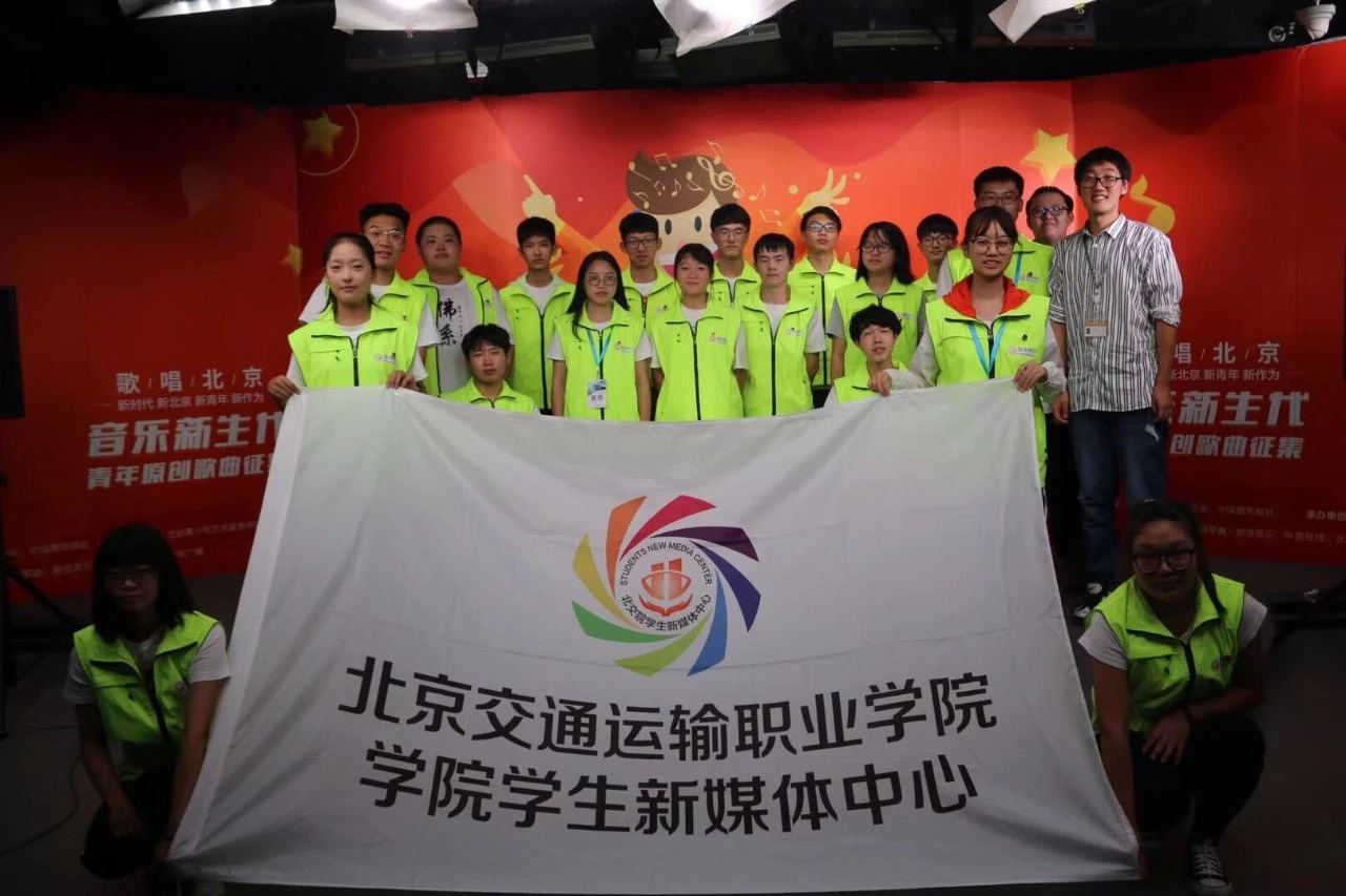 全方位、高規格的新媒體培訓，高大上的學院學生新媒體中心，你...